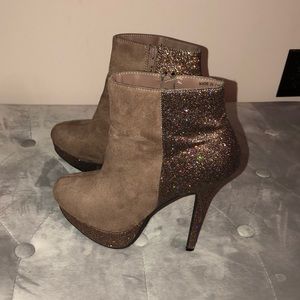 Glitter booties with heel ✨